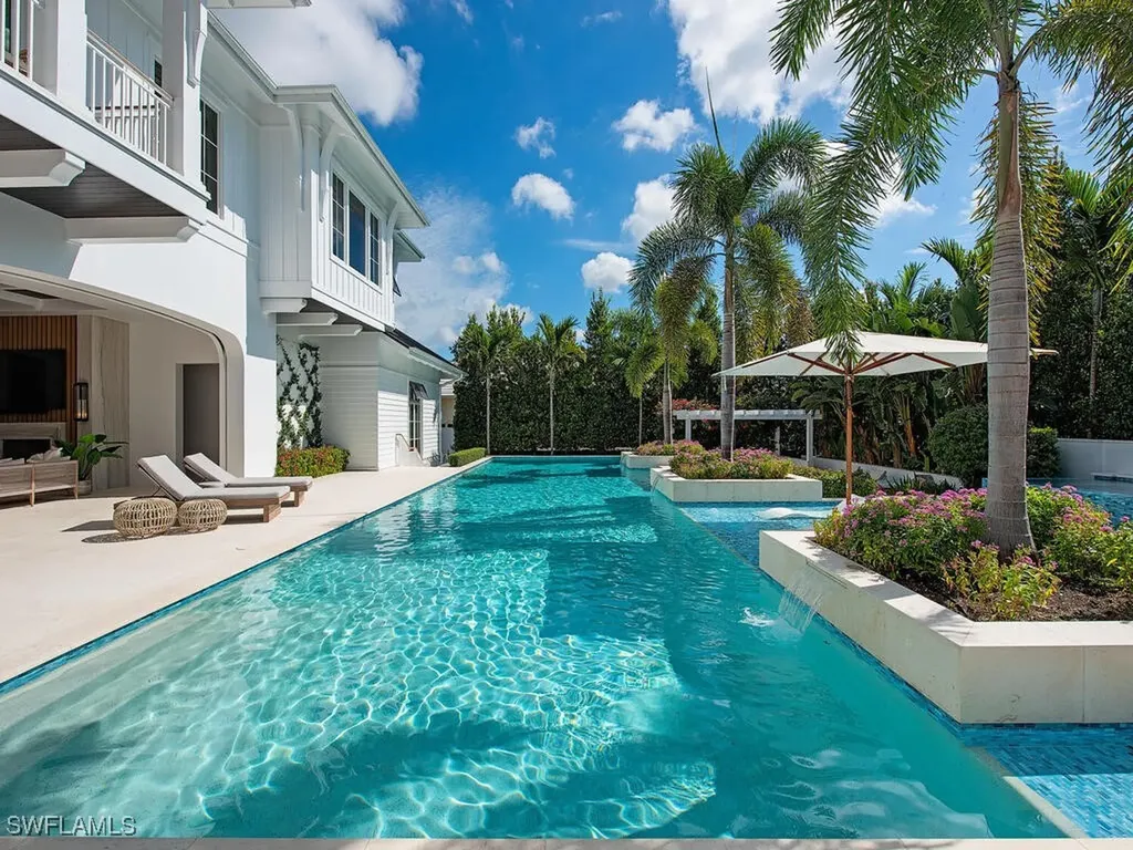 1675 Gordon Drive Naples FL 34102