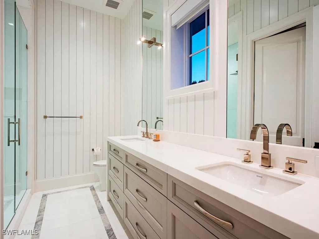 1675 Gordon Drive Naples FL 34102