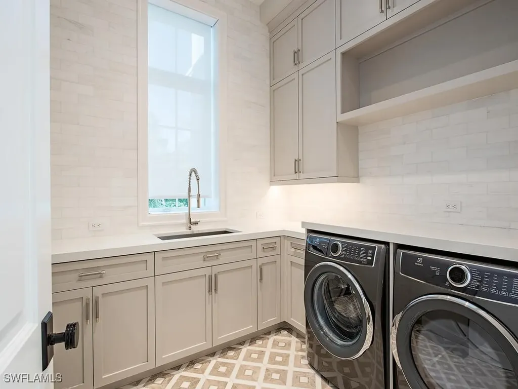 1675 Gordon Drive Naples FL 34102