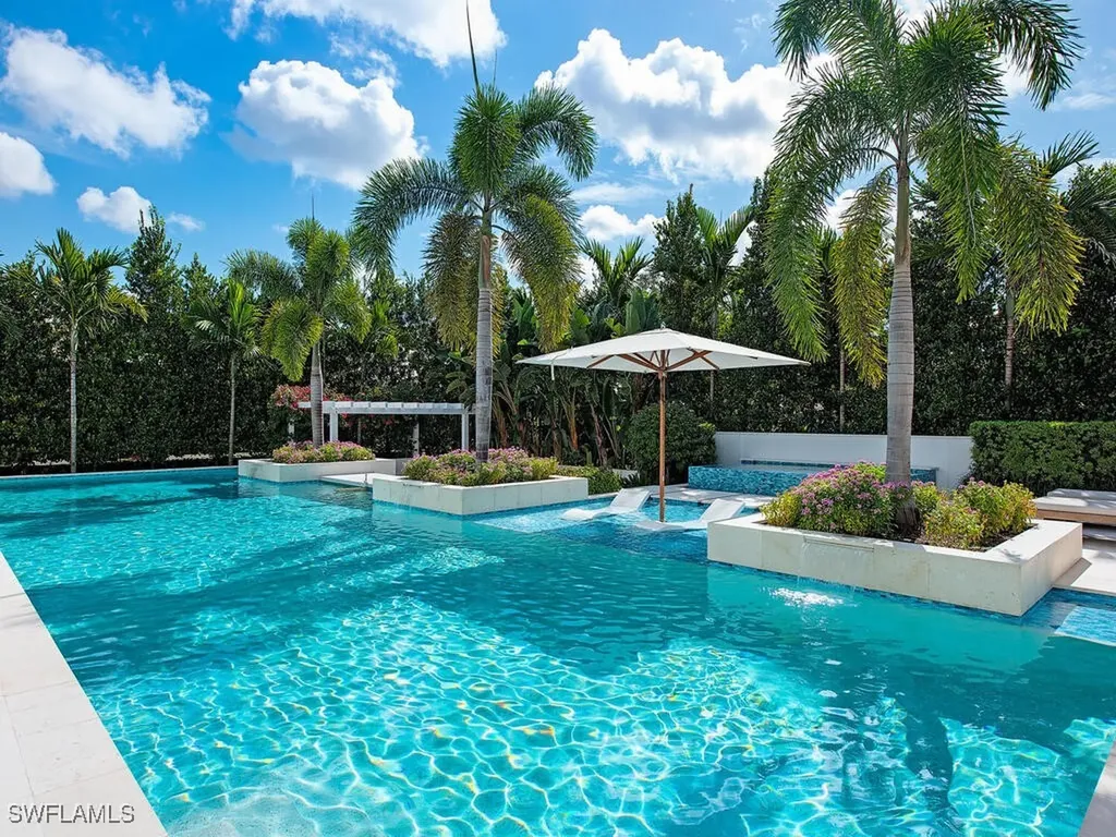 1675 Gordon Drive Naples FL 34102