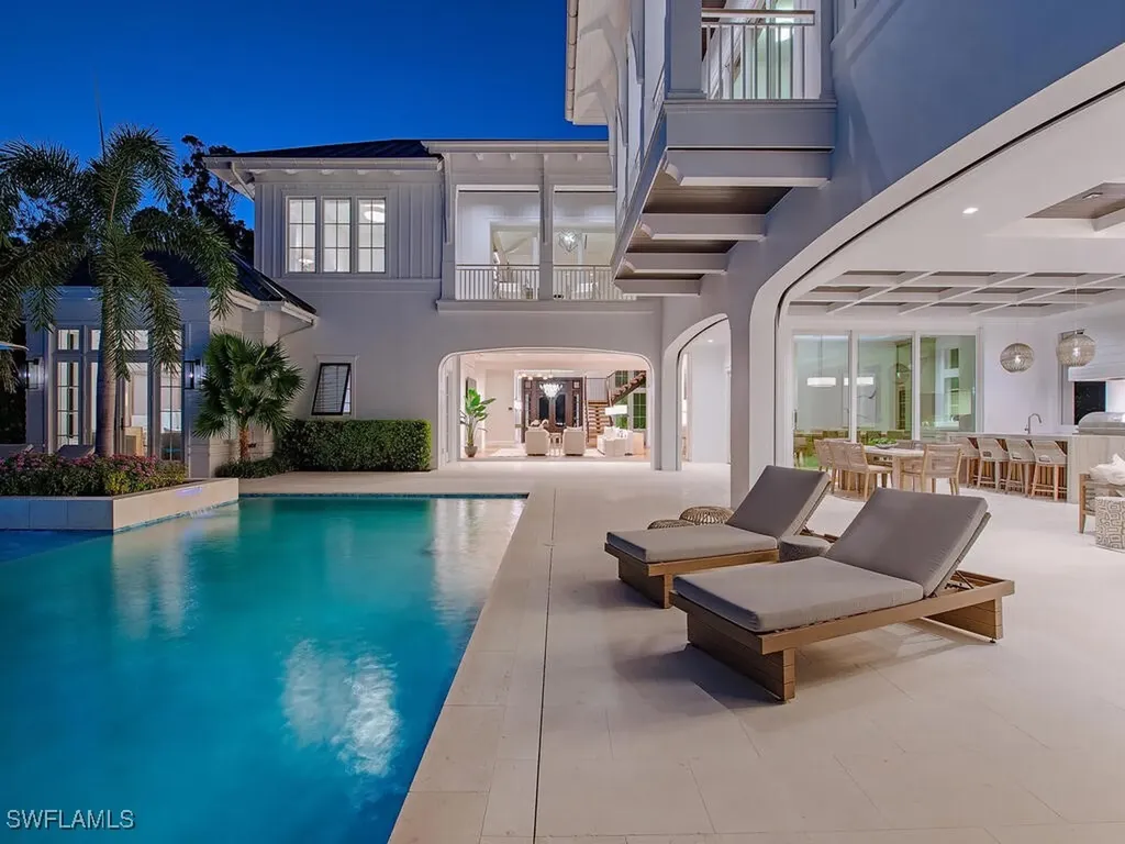 1675 Gordon Drive Naples FL 34102