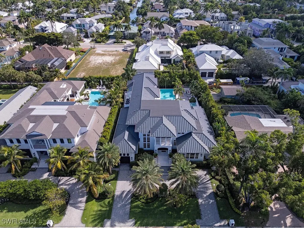 1675 Gordon Drive Naples FL 34102