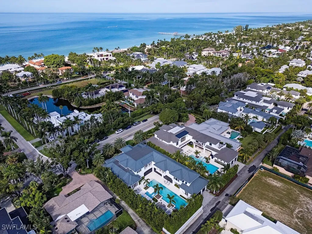 1675 Gordon Drive Naples FL 34102