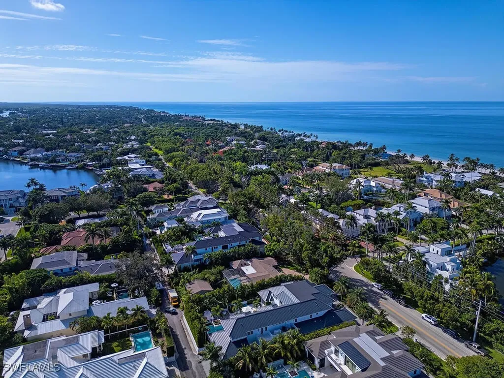 1675 Gordon Drive Naples FL 34102