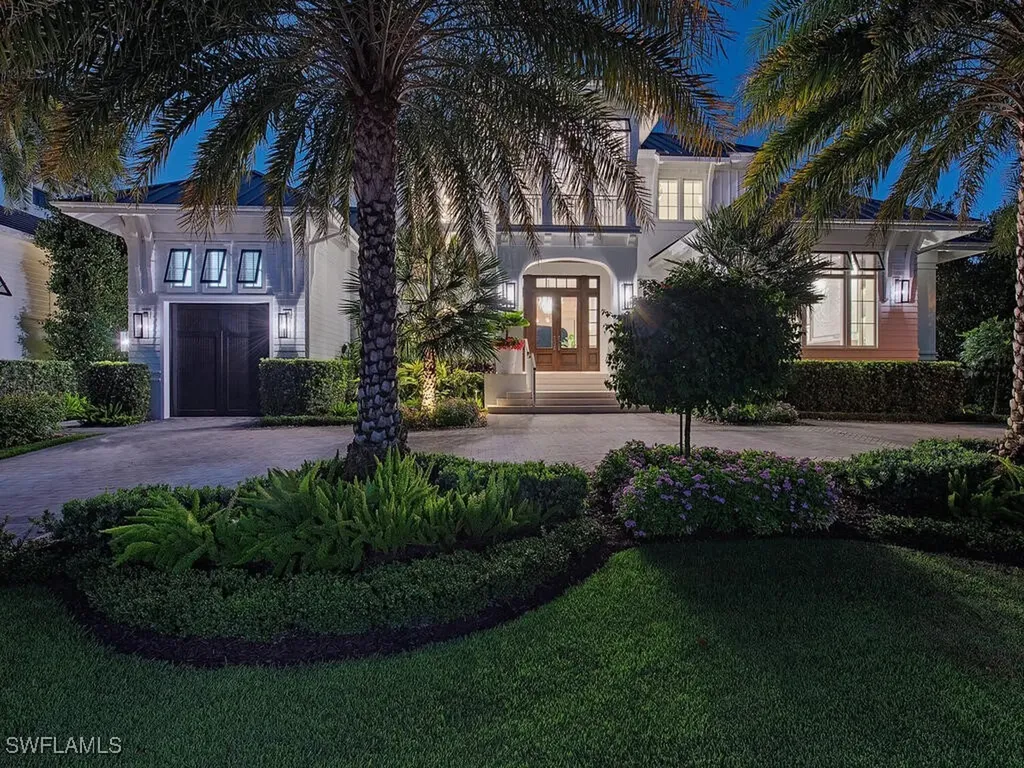 1675 Gordon Drive Naples FL 34102