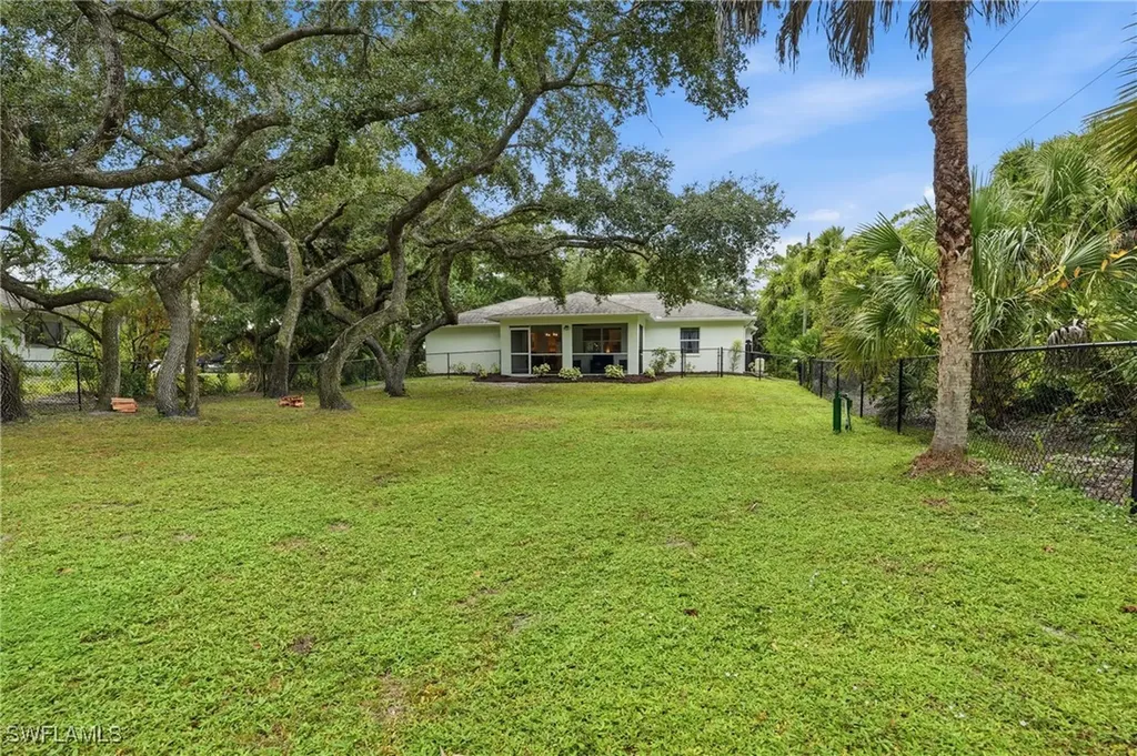 1094 13th Street SW Naples FL 34117