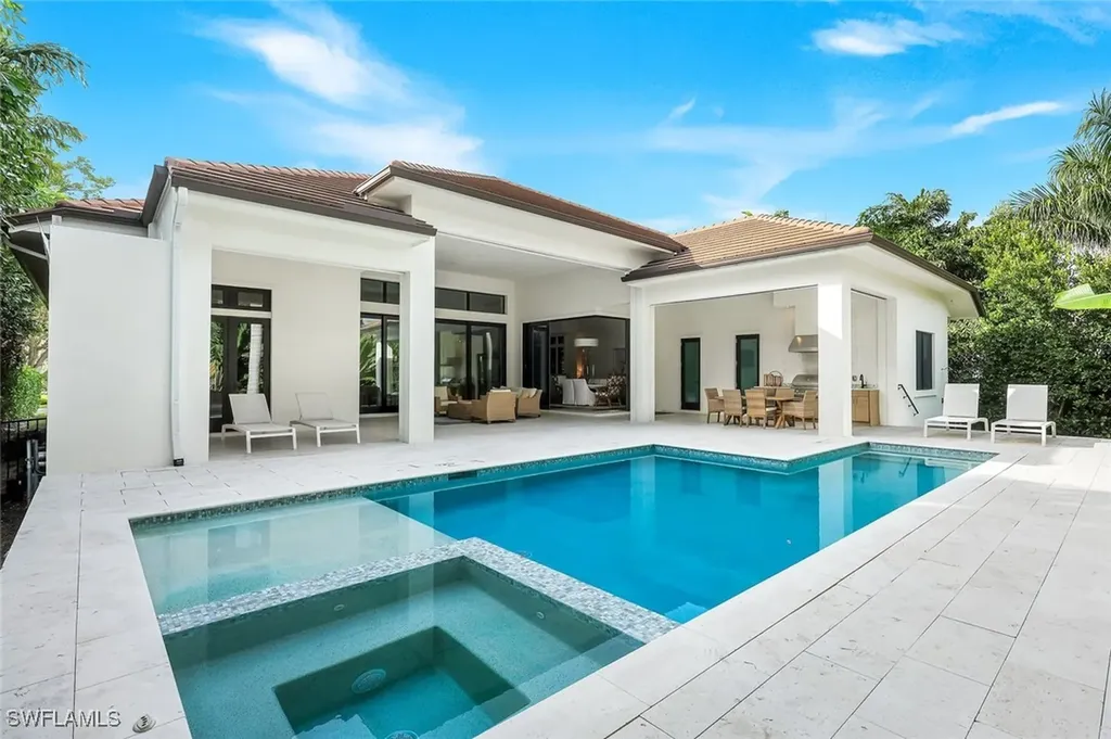 3200 Crayton Road Naples FL 34103
