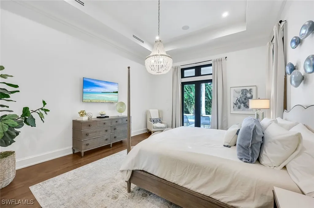3200 Crayton Road Naples FL 34103