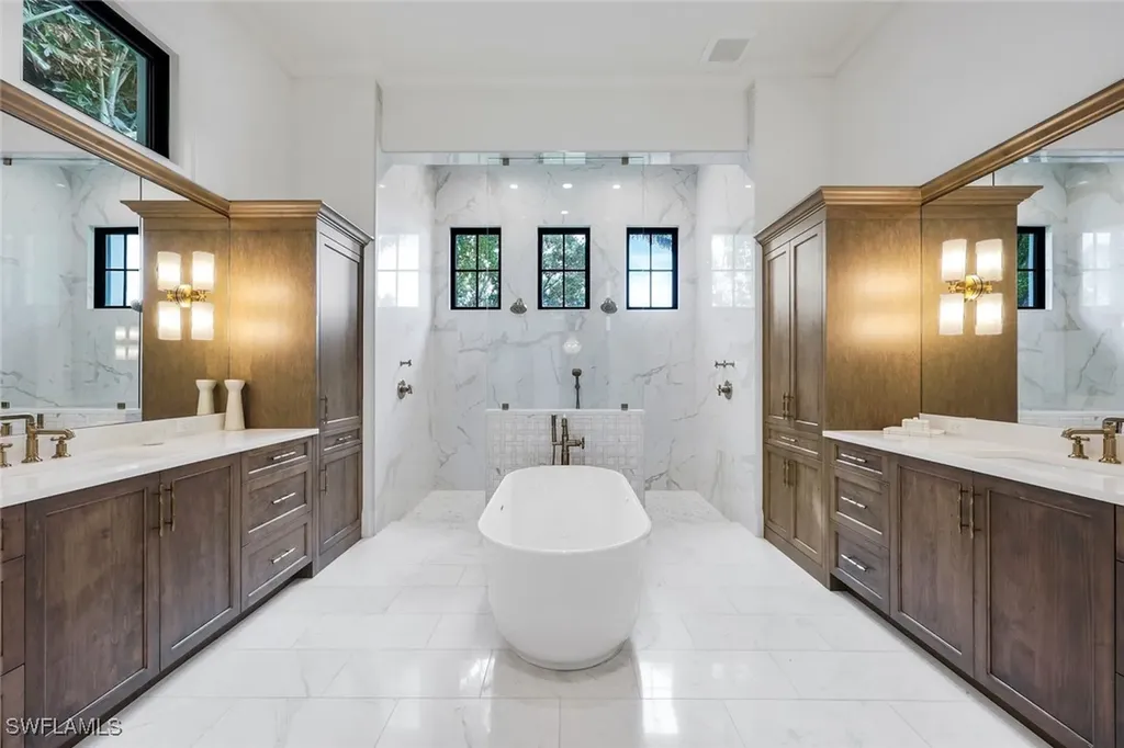 3200 Crayton Road Naples FL 34103