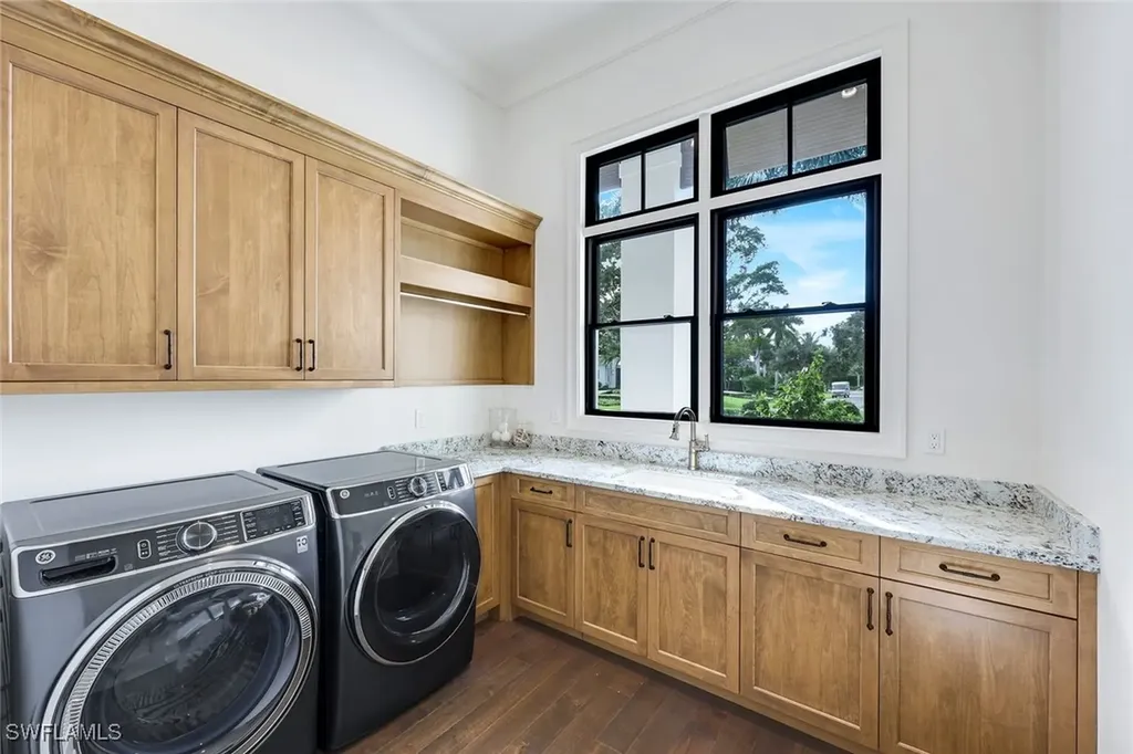 3200 Crayton Road Naples FL 34103
