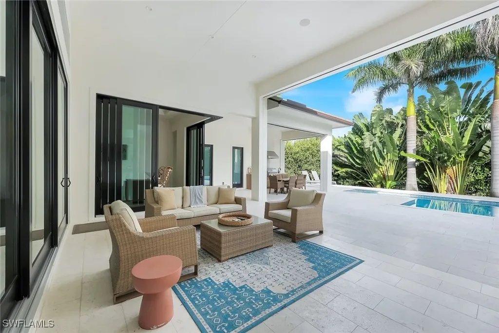 3200 Crayton Road Naples FL 34103
