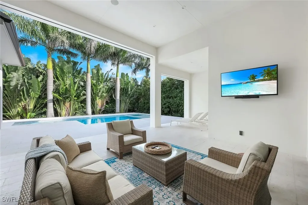 3200 Crayton Road Naples FL 34103