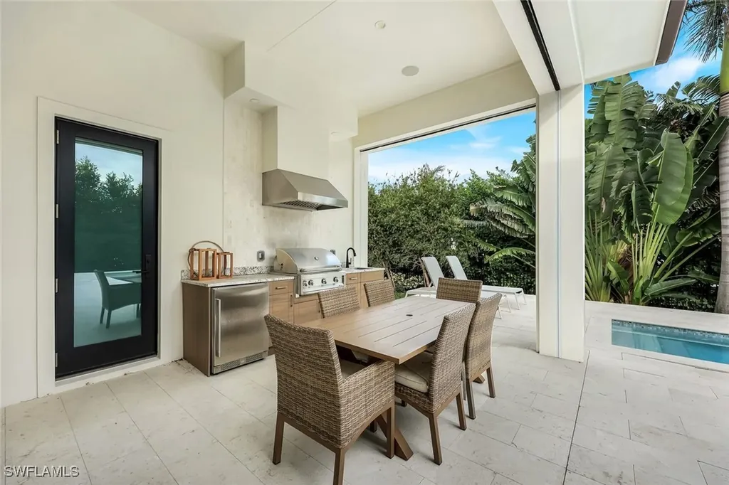 3200 Crayton Road Naples FL 34103