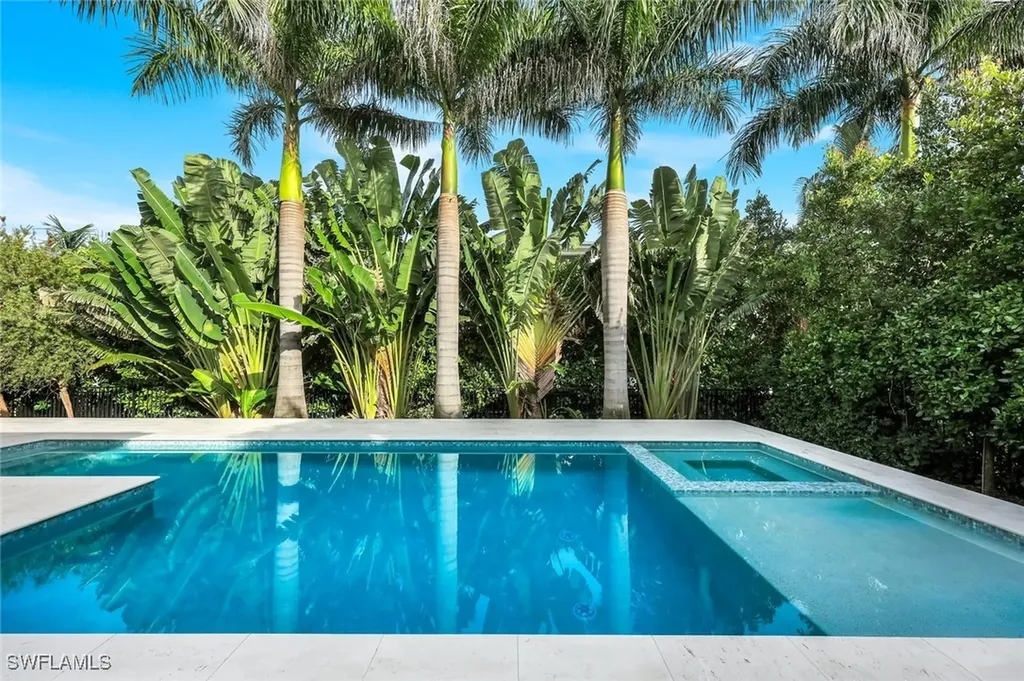 3200 Crayton Road Naples FL 34103