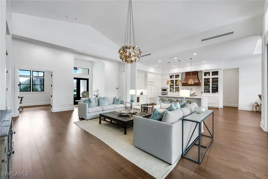 3200 Crayton Road Naples FL 34103