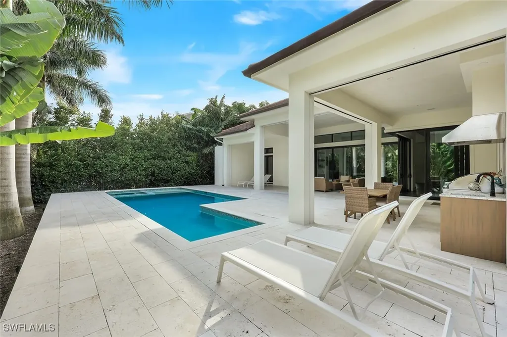 3200 Crayton Road Naples FL 34103