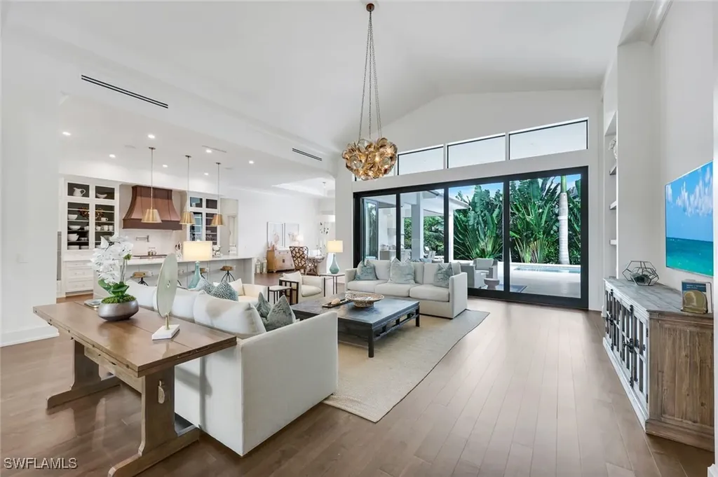 3200 Crayton Road Naples FL 34103