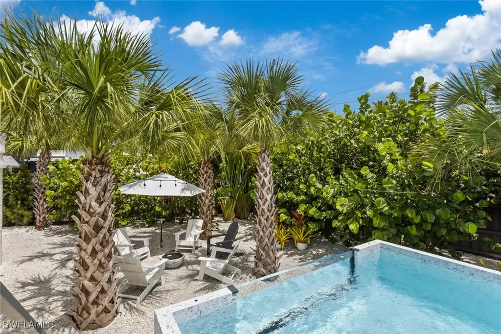 1212 10th Avenue N Naples FL 34102