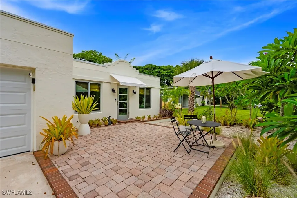 1212 10th Avenue N Naples FL 34102
