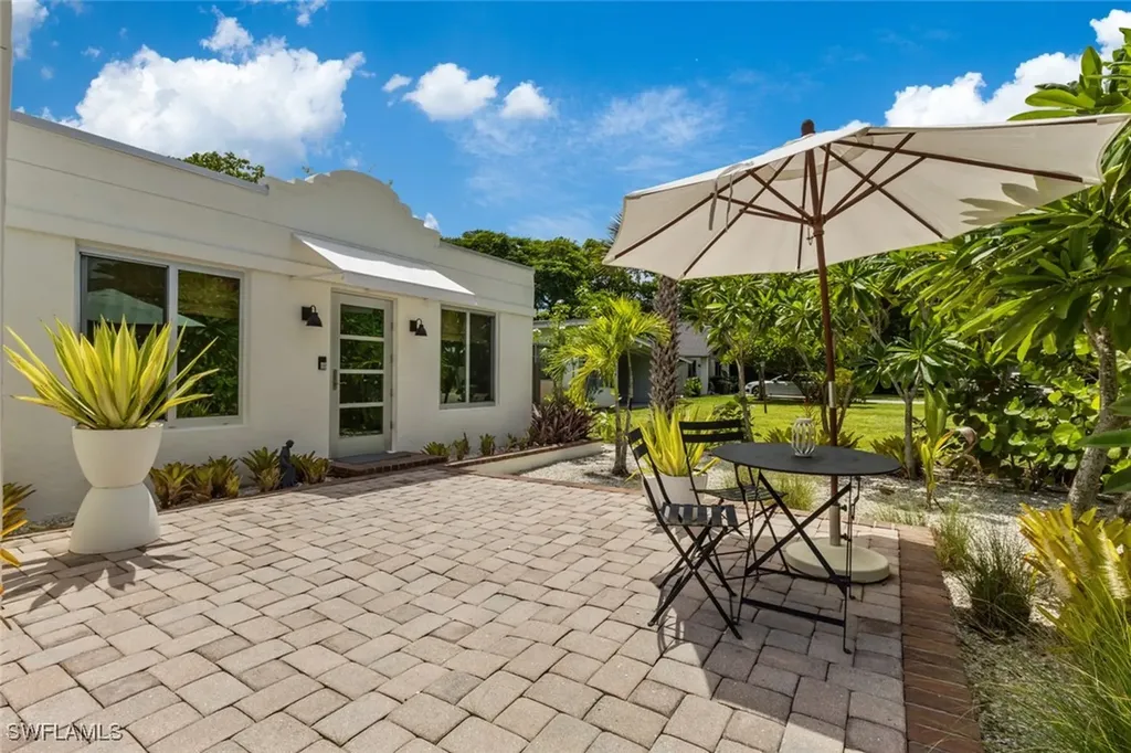 1212 10th Avenue N Naples FL 34102