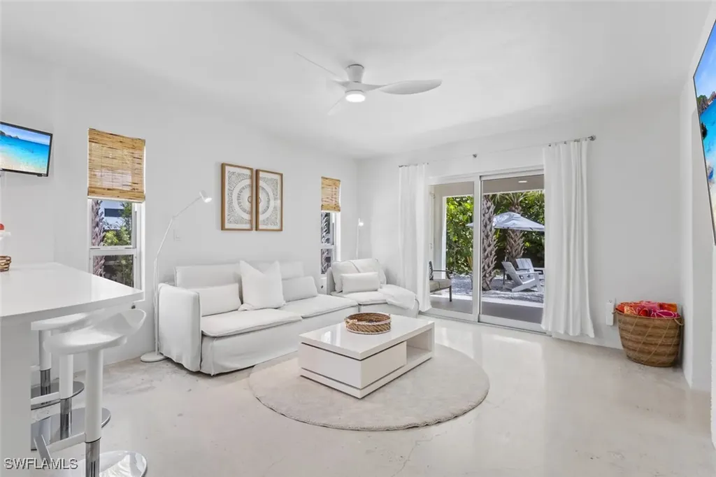 1212 10th Avenue N Naples FL 34102
