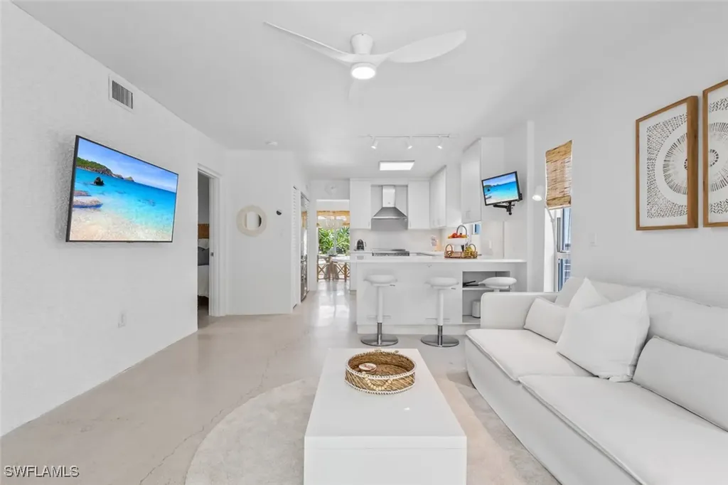 1212 10th Avenue N Naples FL 34102