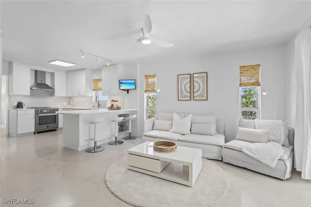 1212 10th Avenue N Naples FL 34102