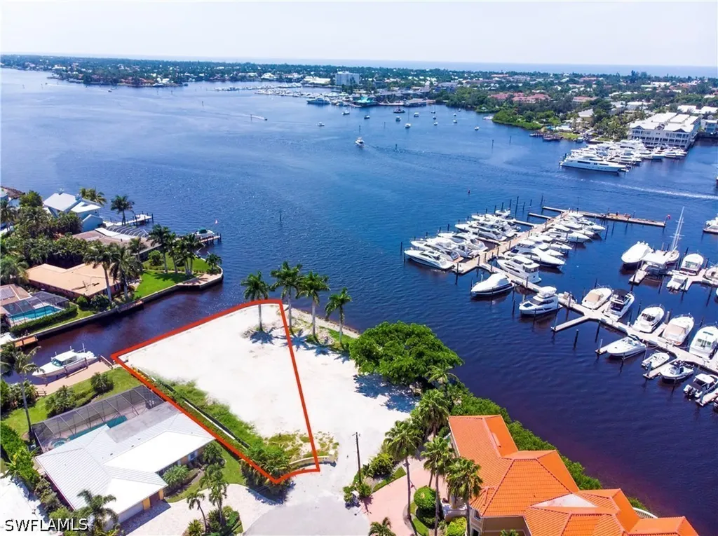 1300 Curlew Avenue Naples FL 34102