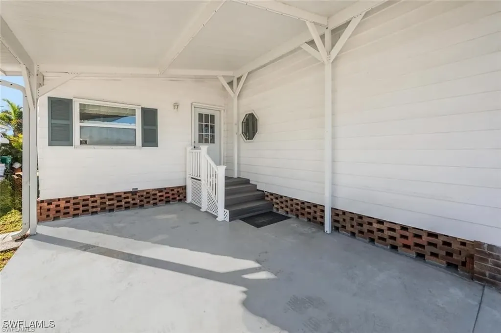 89 Pacific Way Naples FL 34104