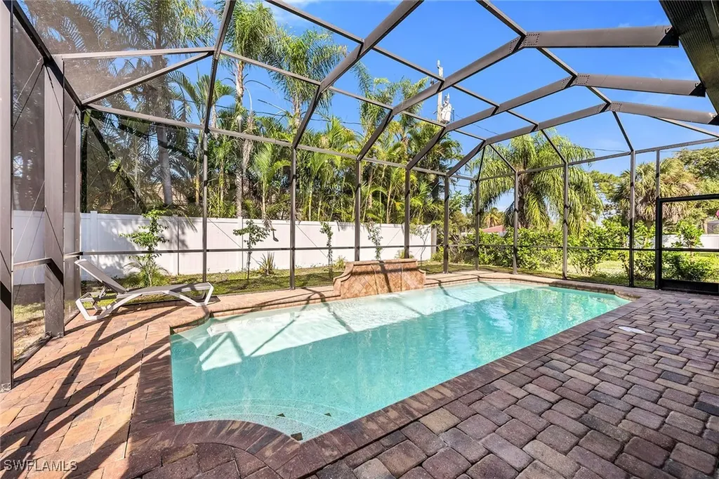833 109th Avenue N Naples FL 34108