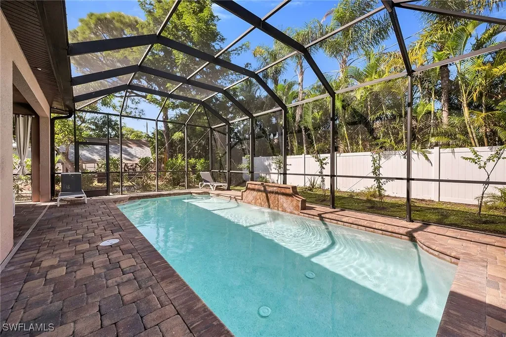 833 109th Avenue N Naples FL 34108