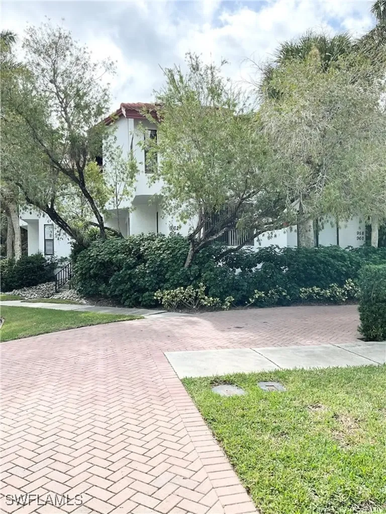 964 8th Avenue S Naples FL 34102