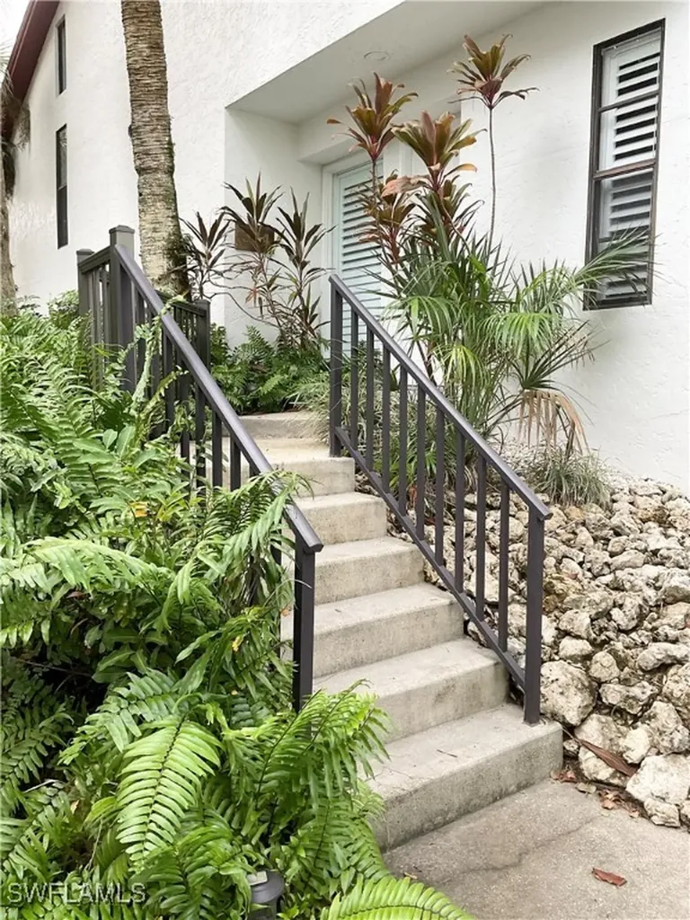 964 8th Avenue S Naples FL 34102