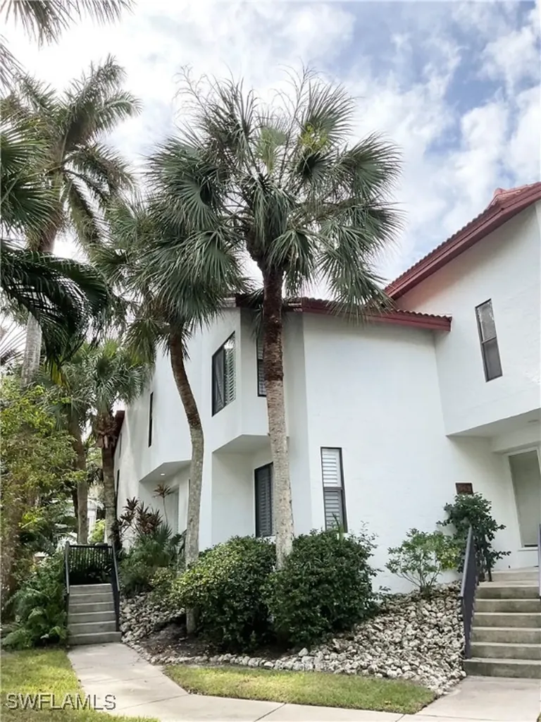 964 8th Avenue S Naples FL 34102