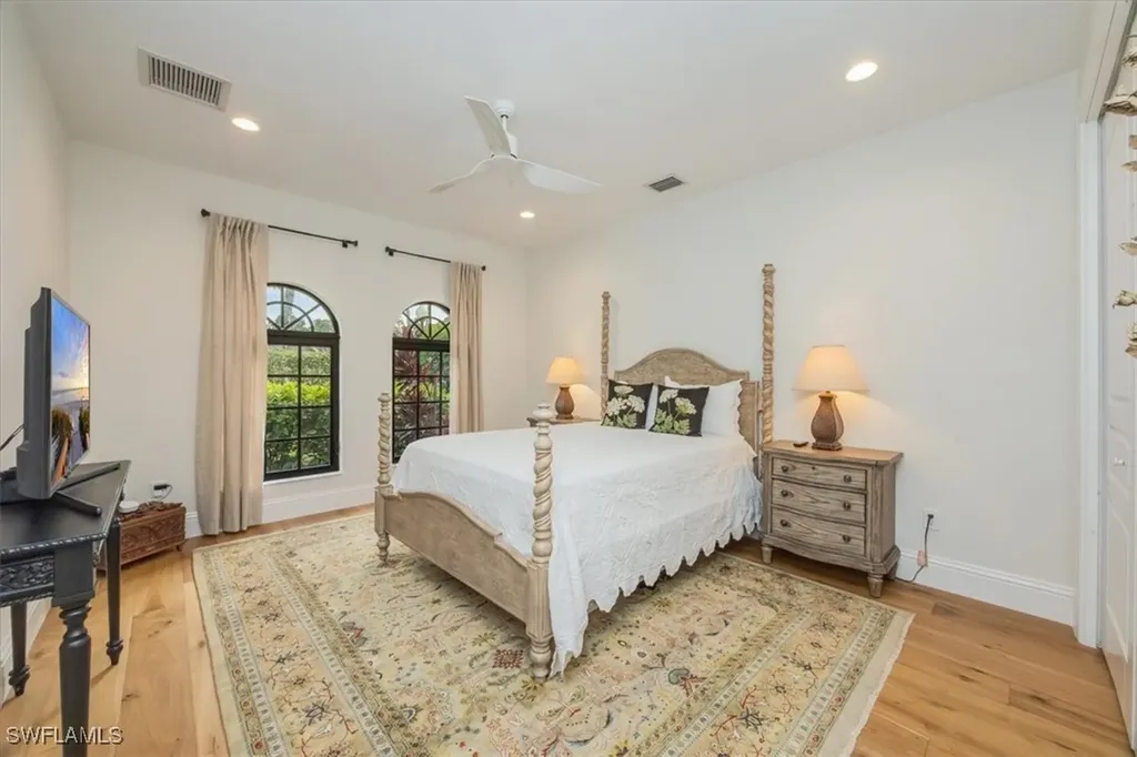 1007 Tivoli Drive Naples FL 34104