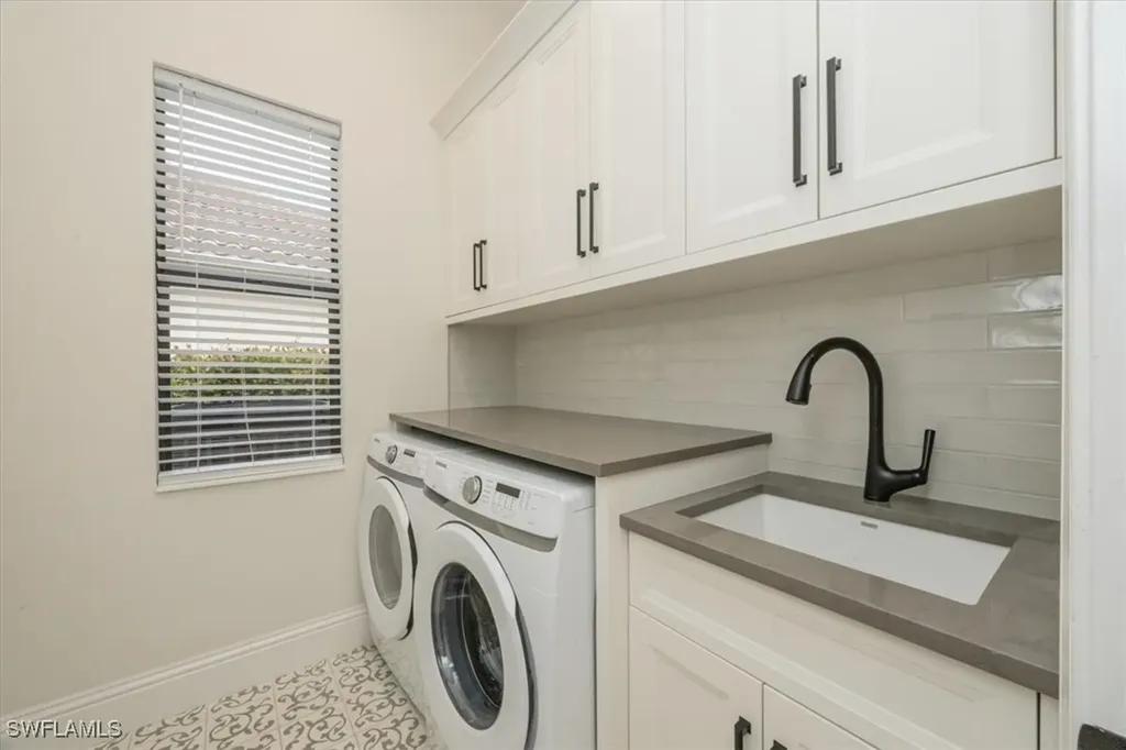 1007 Tivoli Drive Naples FL 34104