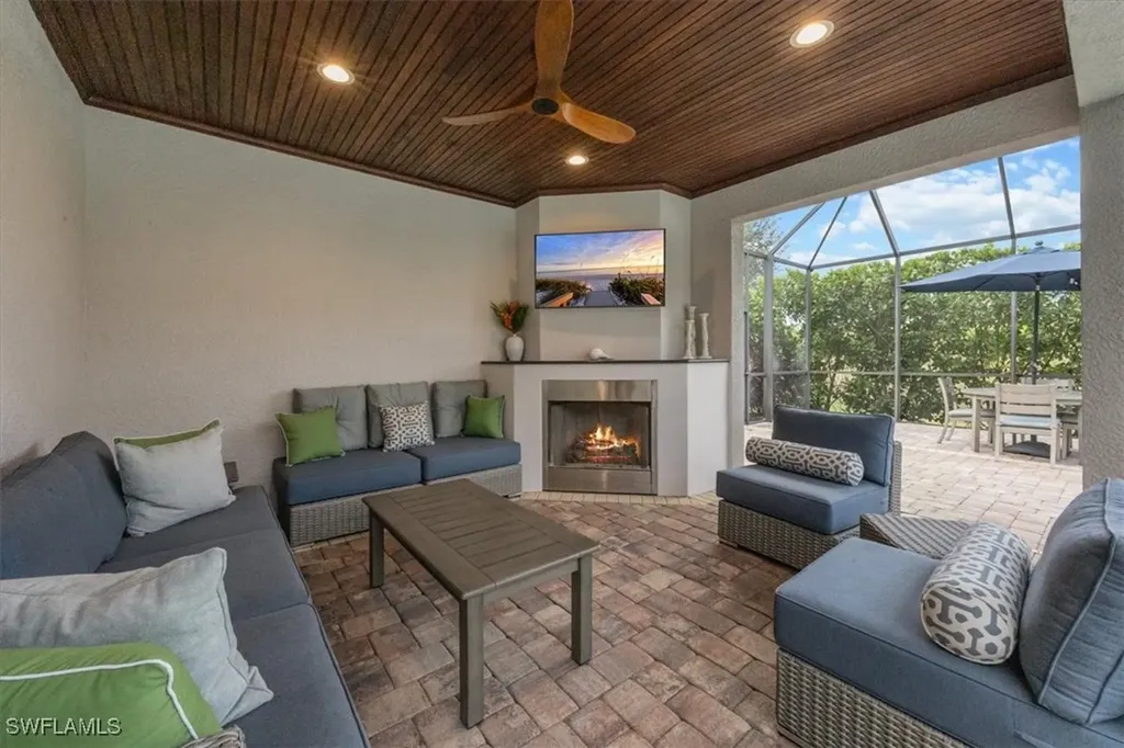 1007 Tivoli Drive Naples FL 34104