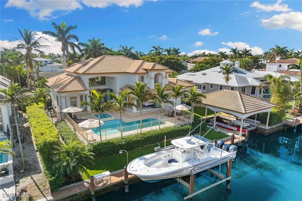 Naples FL, 533 15TH Avenue S