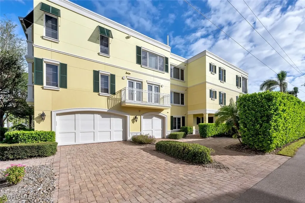325 3rd Street S Naples FL 34102