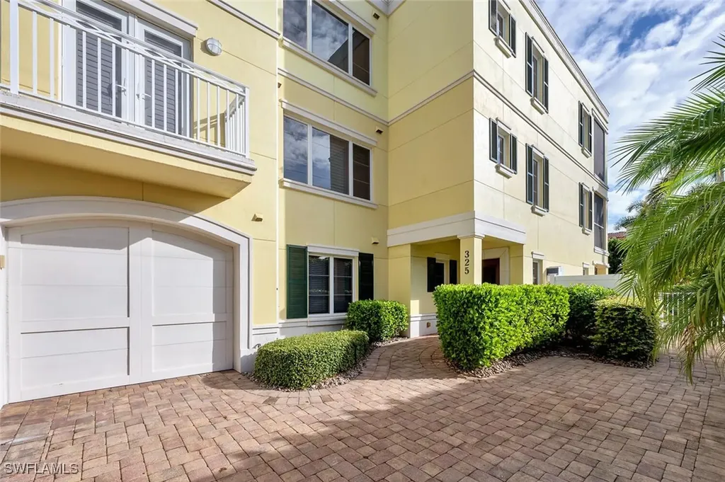 325 3rd Street S Naples FL 34102