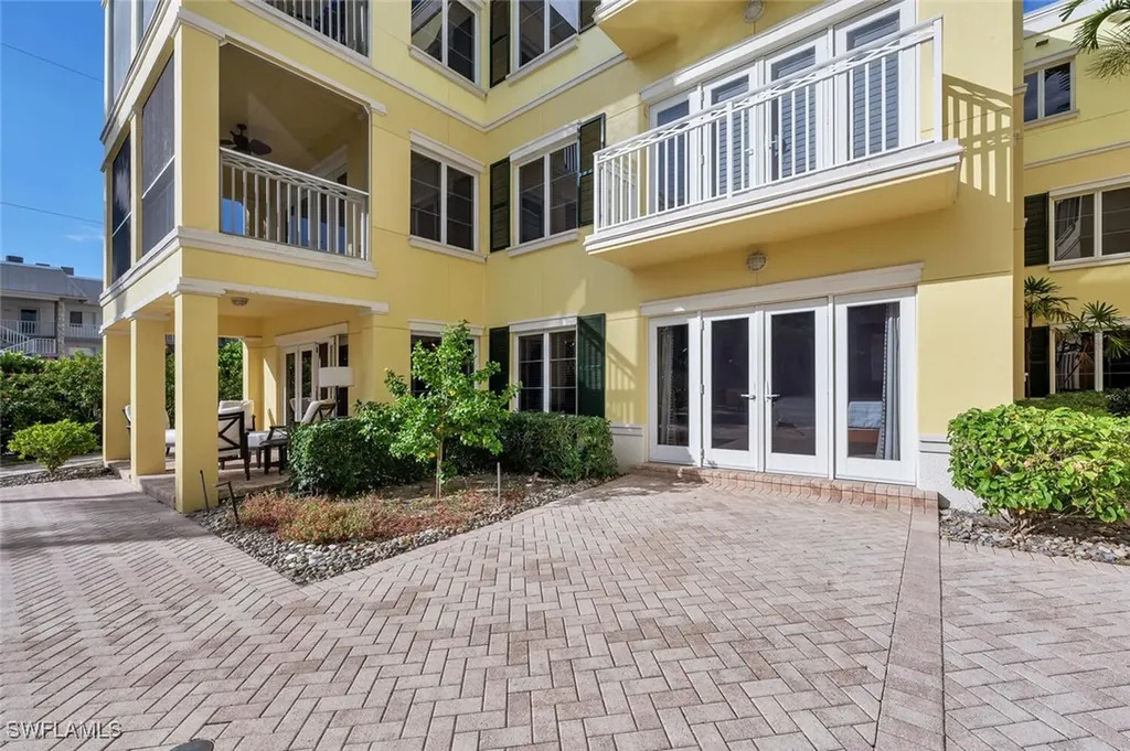 325 3rd Street S Naples FL 34102