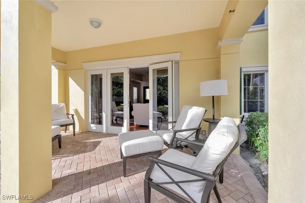325 3rd Street S Naples FL 34102