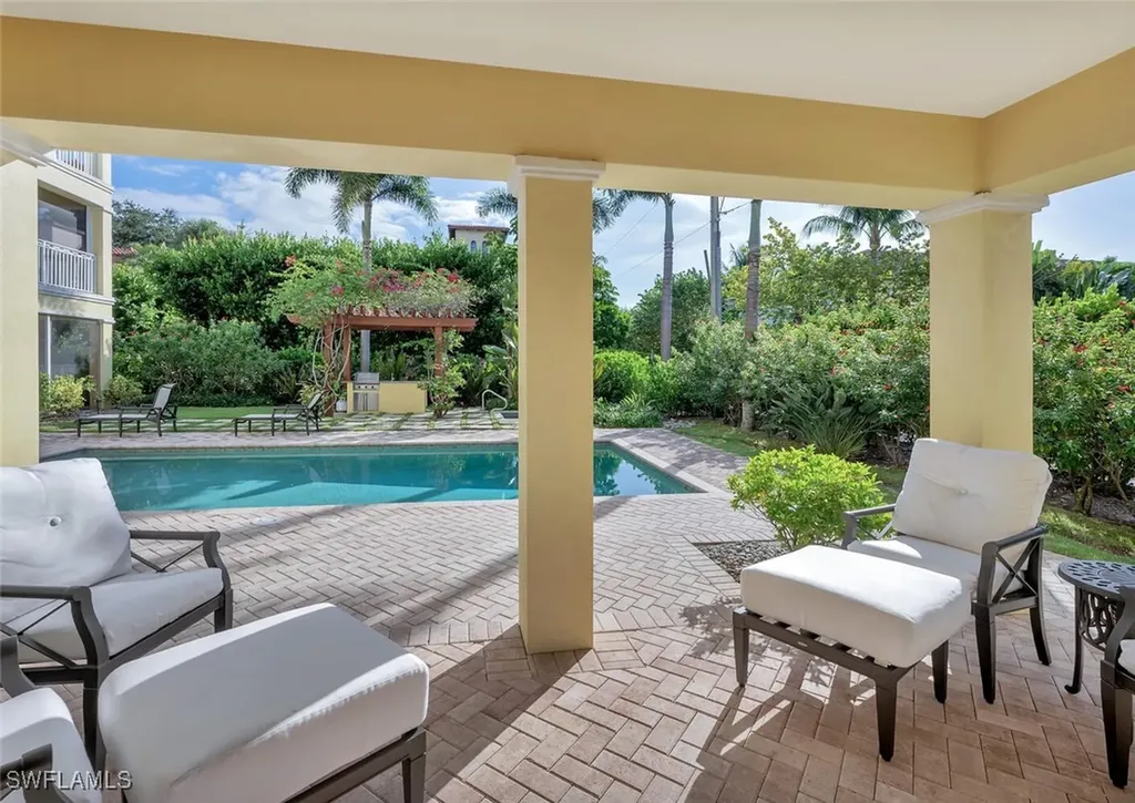 325 3rd Street S Naples FL 34102