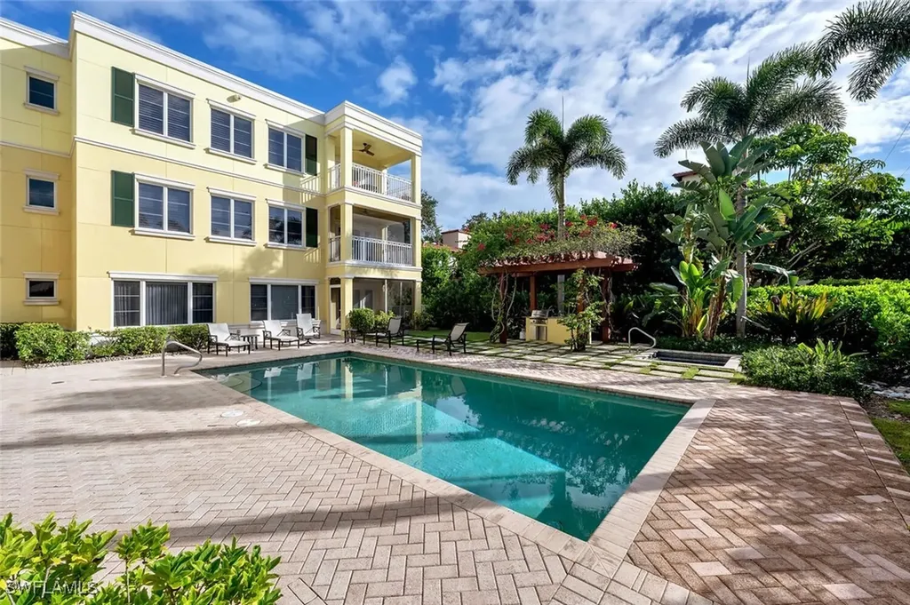 325 3rd Street S Naples FL 34102