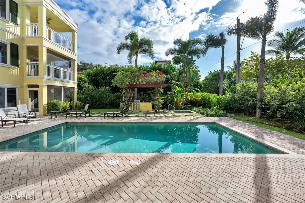 325 3rd Street S Naples FL 34102