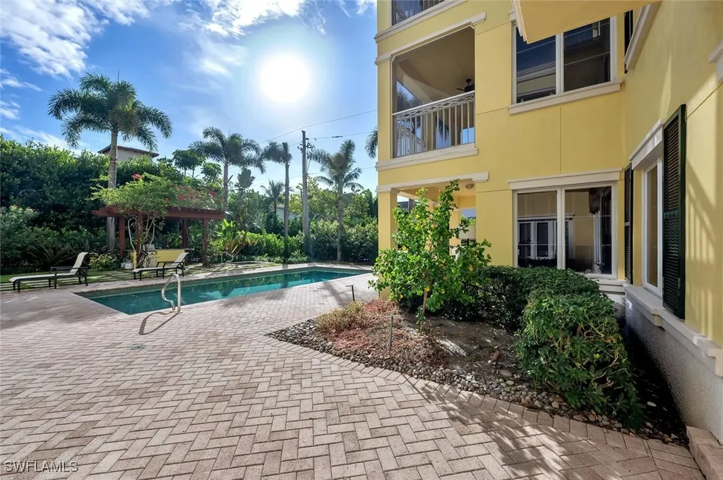 325 3rd Street S Naples FL 34102