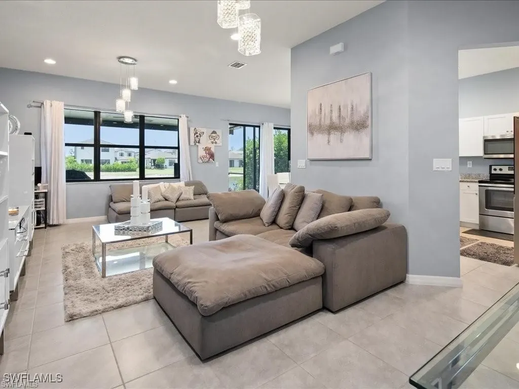 8812 Madrid Circle Naples FL 34104