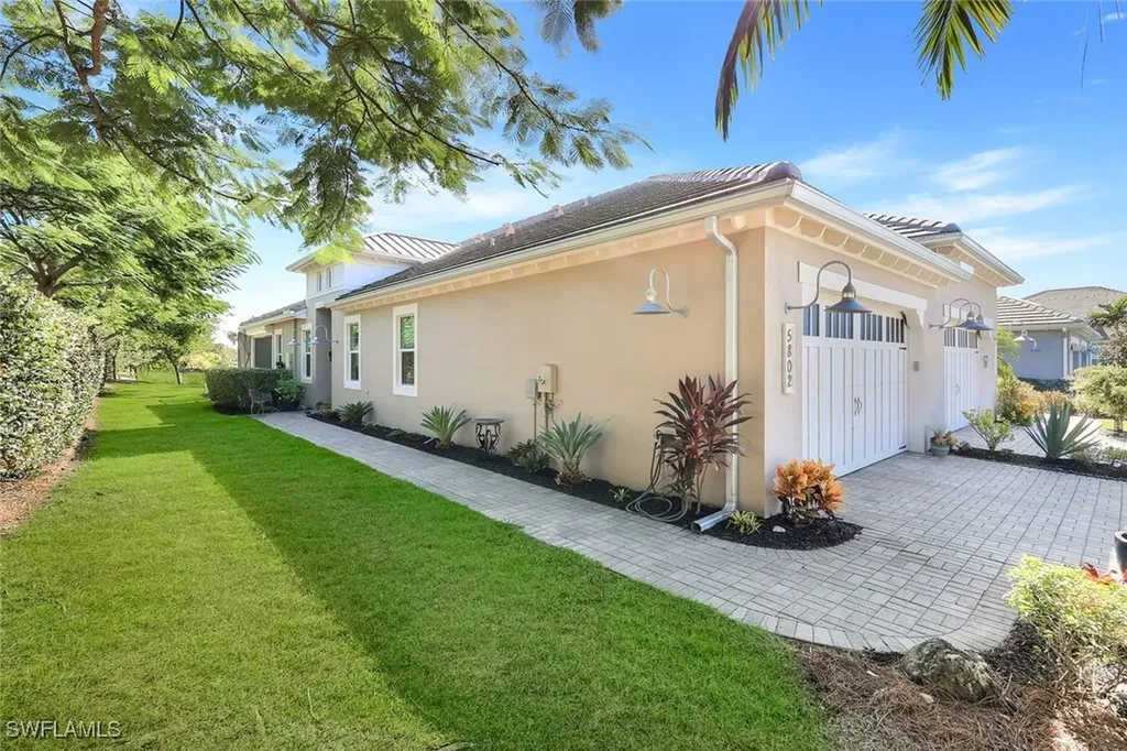 5802 Haiti Drive Naples FL 34113