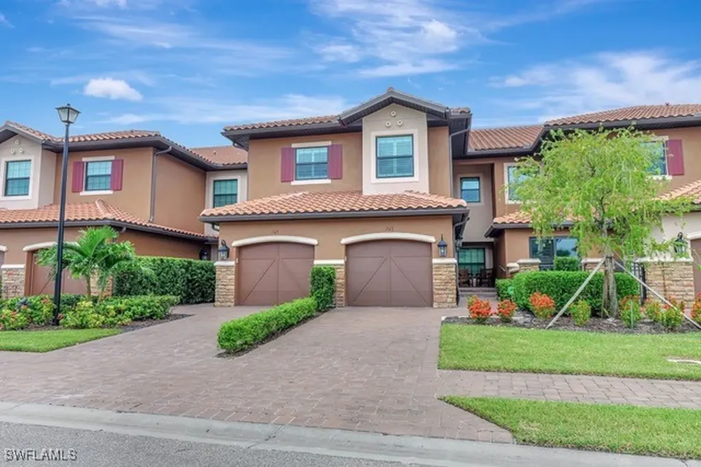 Naples FL, 9637 Montelanico Loop, Unit 203