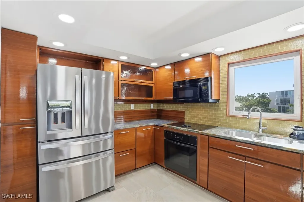 200 Periwinkle Way Sanibel FL 33957